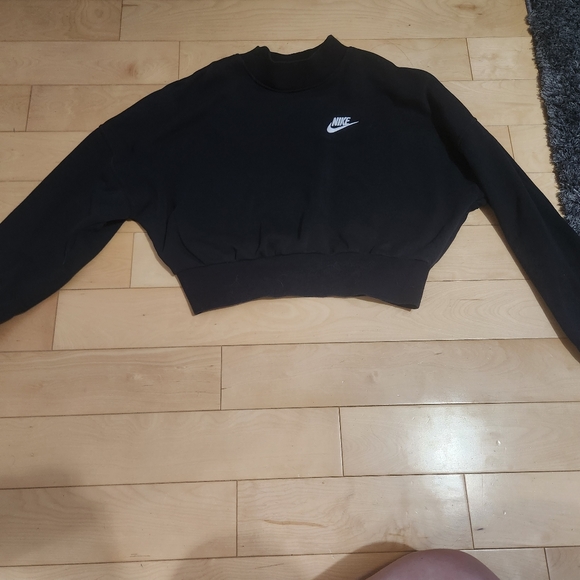 Black Nike Cropped Long Sleeve - Picture 1 of 3